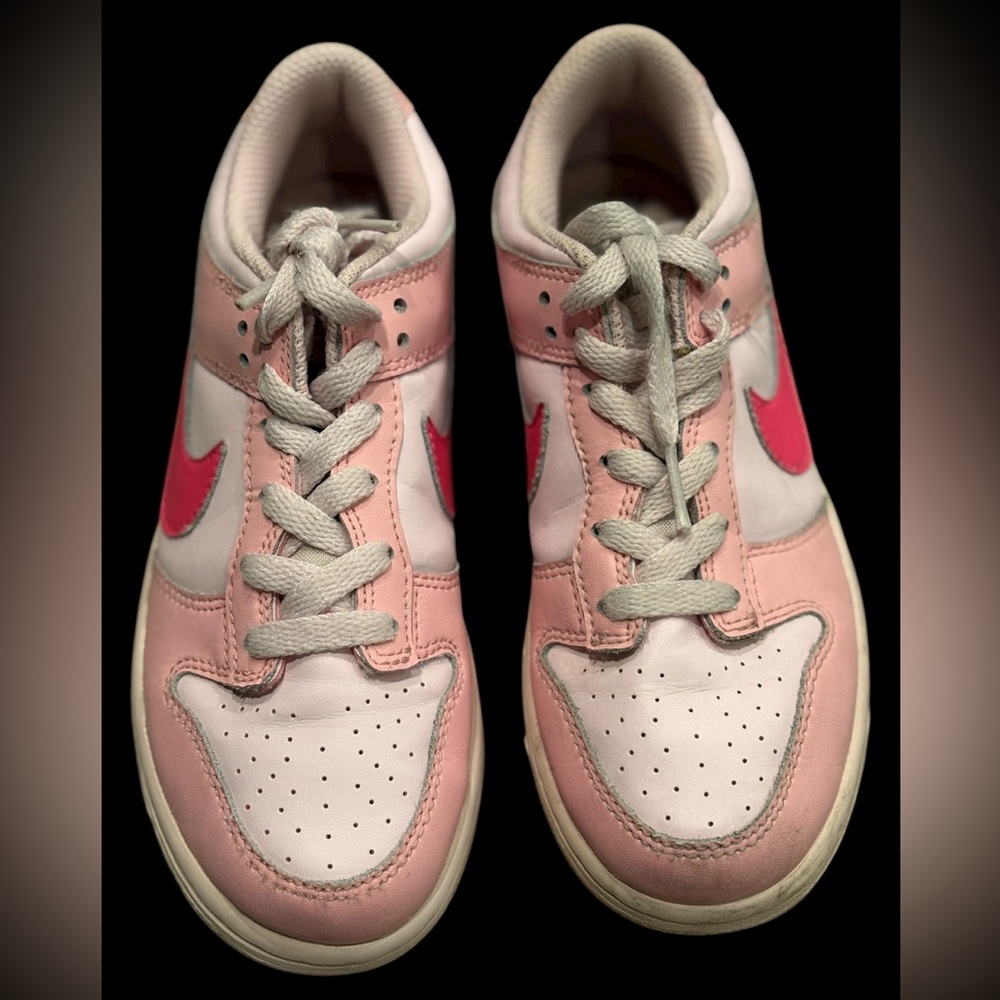 Pink Nike kids Sneakers .Pre-owned with an ok condition and selling shoes as is